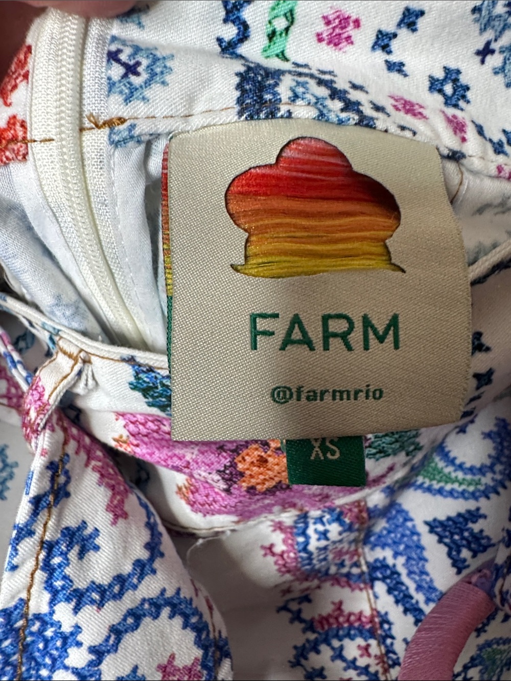 FARM Rio White High-Waist Shorts with Multicolor Floral Embroidery - Picture 3 of 4